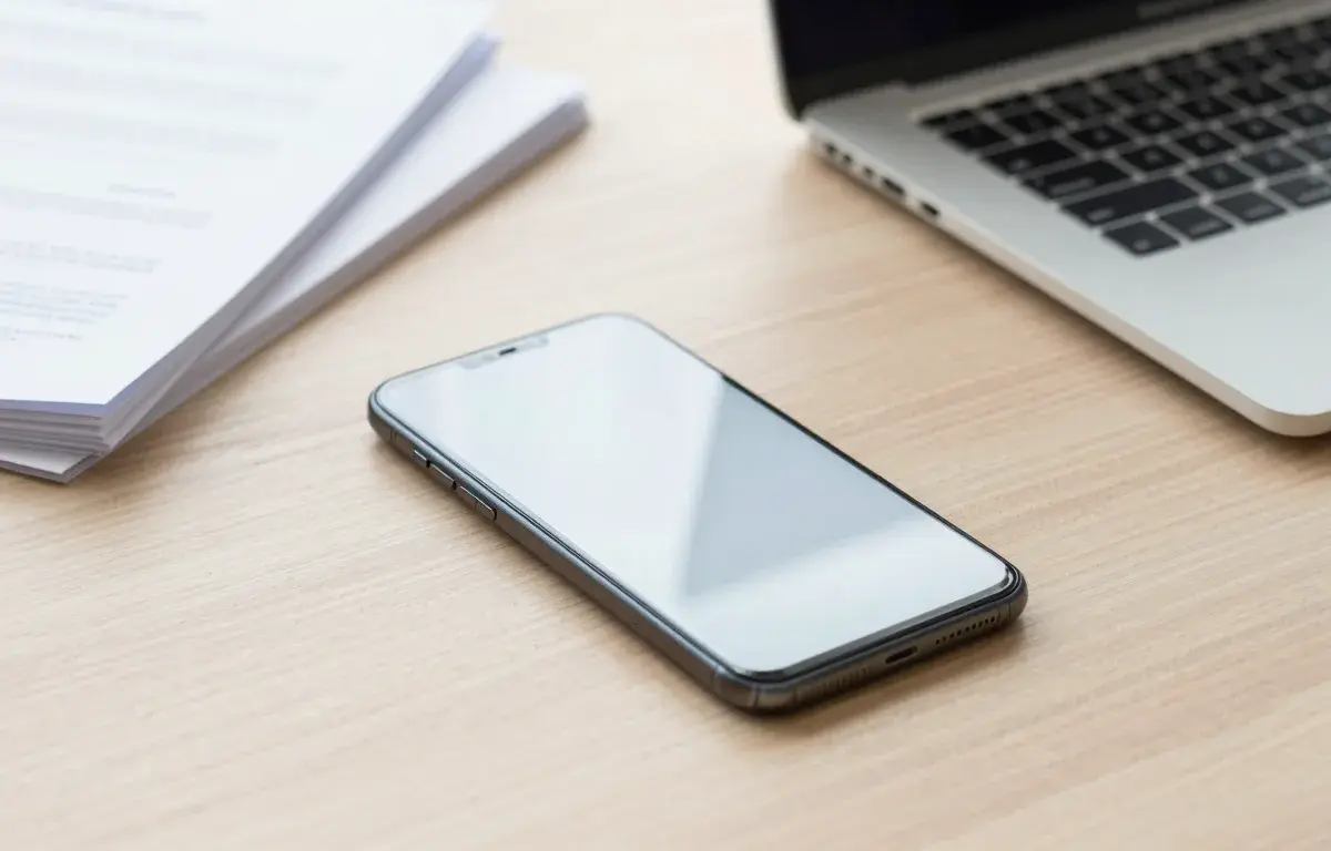 Android phone showing a failed fax notification on a bright desk